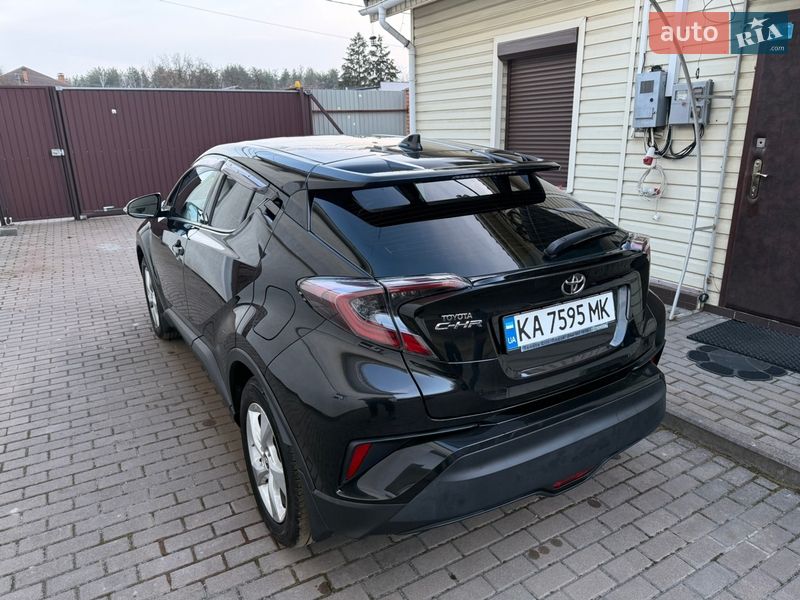 Внедорожник / Кроссовер Toyota C-HR 2017 в Киеве