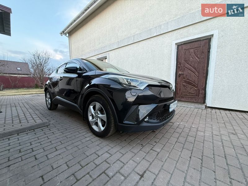 Внедорожник / Кроссовер Toyota C-HR 2017 в Киеве