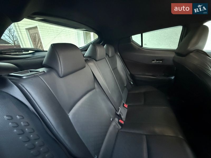 Внедорожник / Кроссовер Toyota C-HR 2017 в Киеве