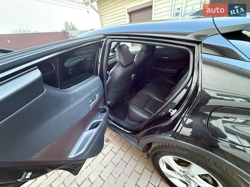 Внедорожник / Кроссовер Toyota C-HR 2017 в Киеве