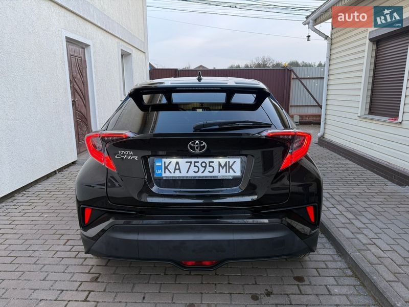 Внедорожник / Кроссовер Toyota C-HR 2017 в Киеве
