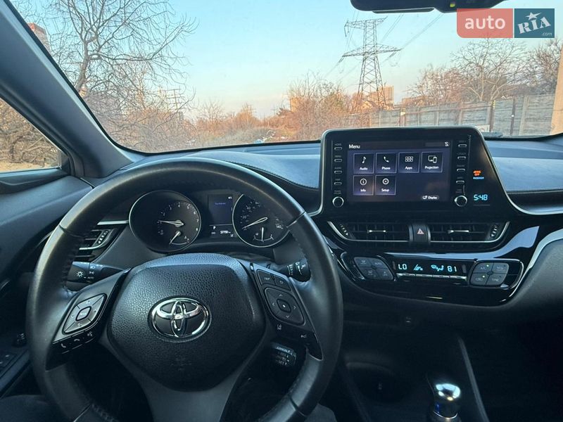 Внедорожник / Кроссовер Toyota C-HR 2018 в Киеве
