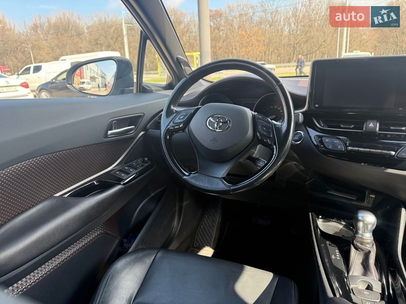 Внедорожник / Кроссовер Toyota C-HR 2018 в Днепре