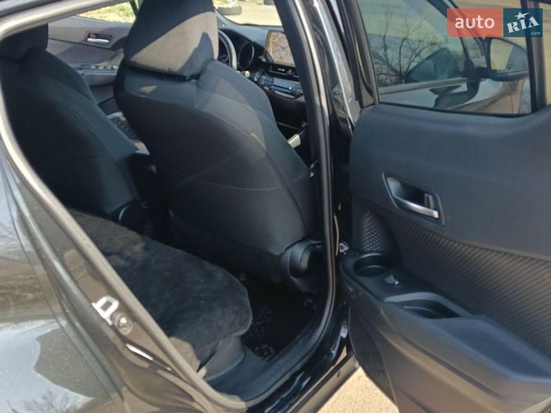 Внедорожник / Кроссовер Toyota C-HR 2017 в Кривом Роге