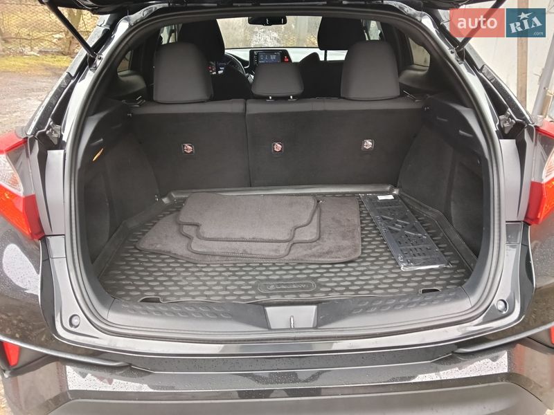 Внедорожник / Кроссовер Toyota C-HR 2017 в Кривом Роге