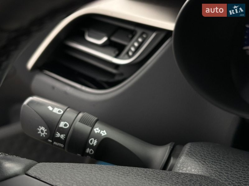 Внедорожник / Кроссовер Toyota C-HR 2019 в Киеве фото 21 Внедорожник / Кроссовер Toyota C-HR 2019 в Киеве