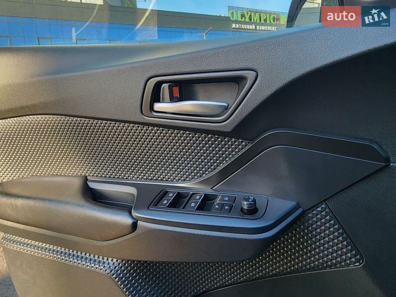 Позашляховик / Кросовер Toyota C-HR 2018 в Києві