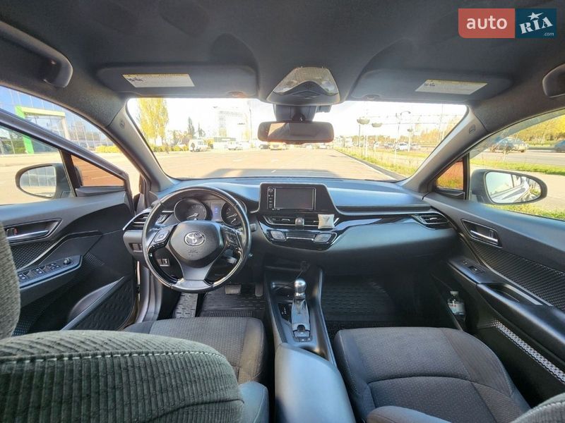 Позашляховик / Кросовер Toyota C-HR 2018 в Києві