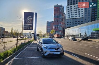 Позашляховик / Кросовер Toyota C-HR 2018 в Києві
