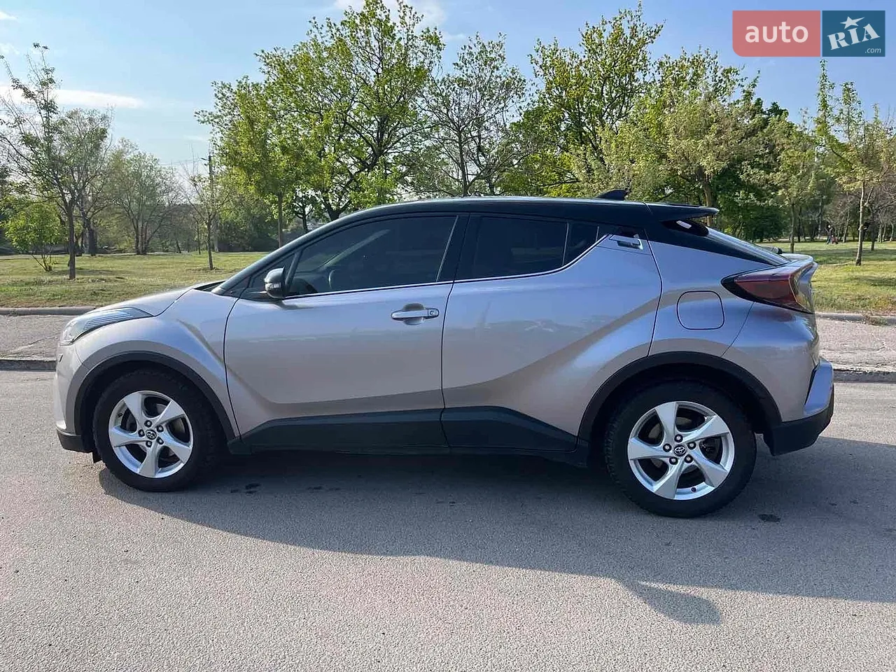 2017 Toyota C-HR - мініатюра 24