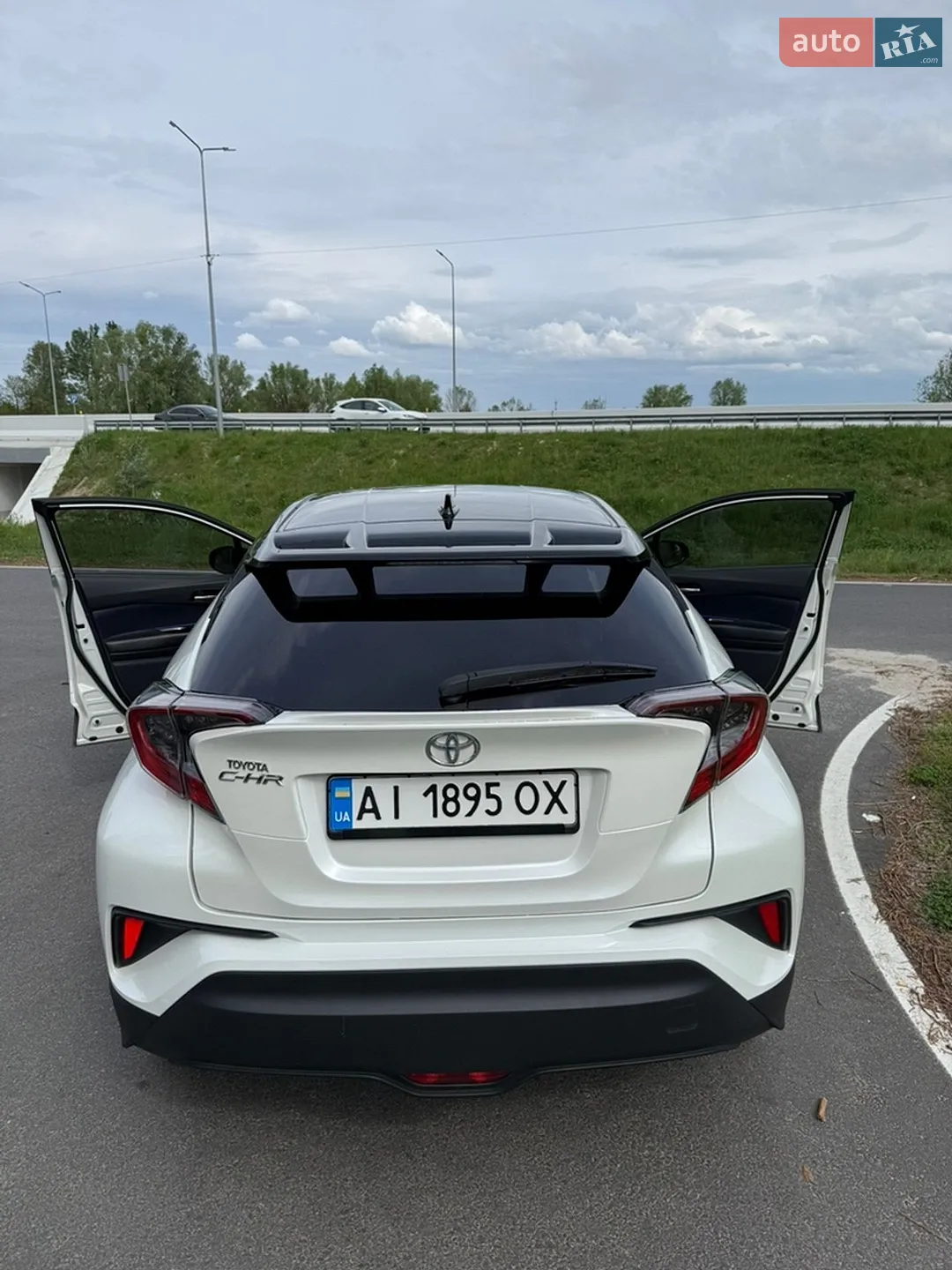 2017 Toyota C-HR - мініатюра 14