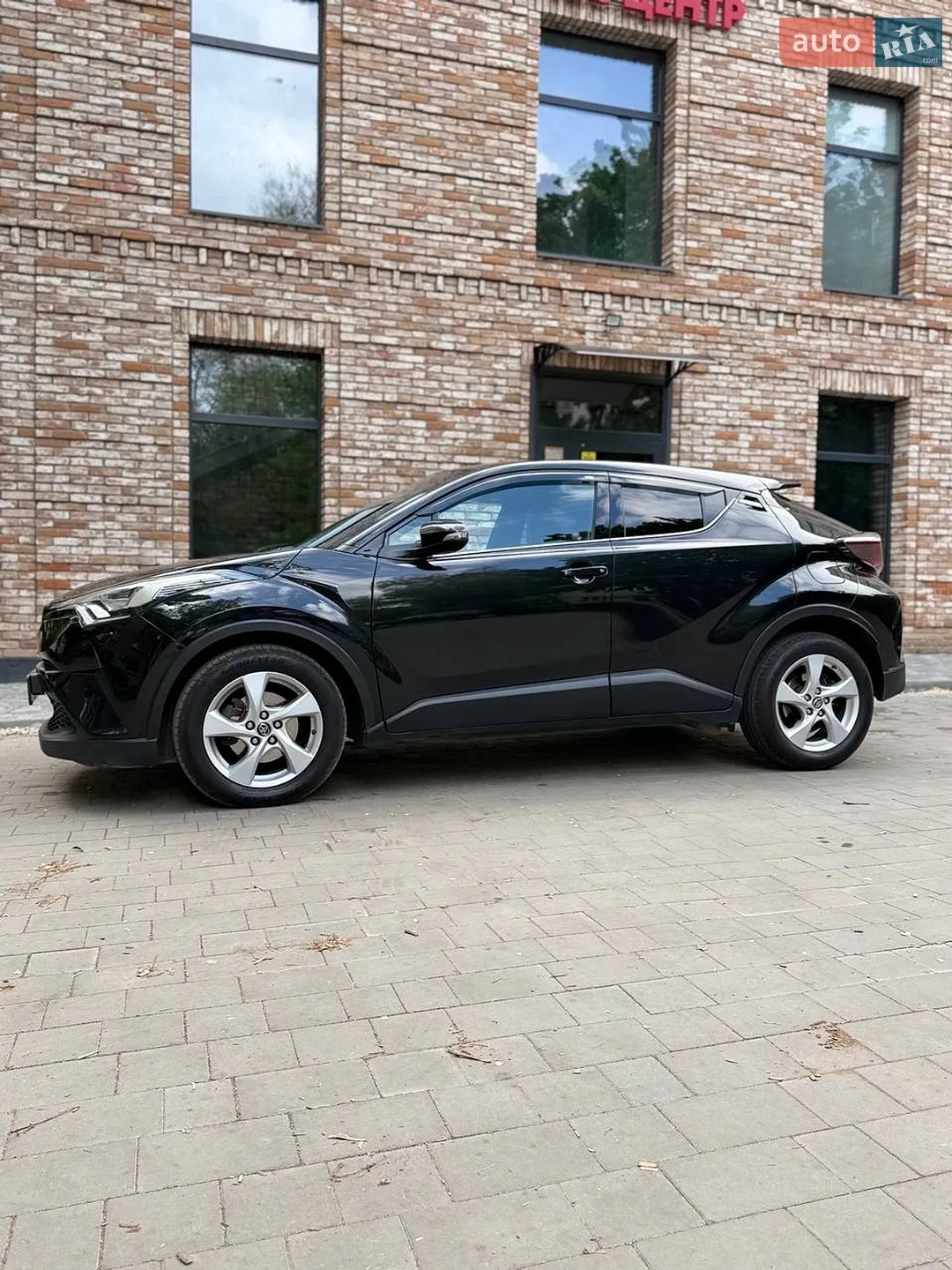 2017 Toyota C-HR - мініатюра 12