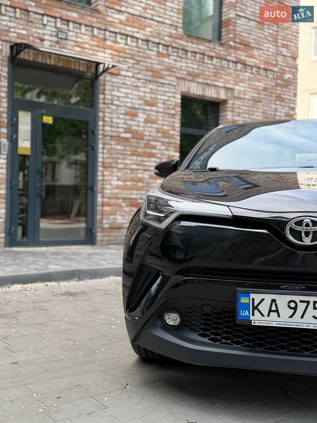 2017 Toyota C-HR - мініатюра 16