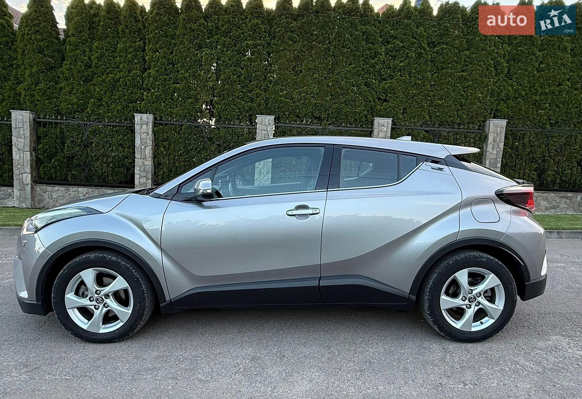 2017 Toyota C-HR - мініатюра 4