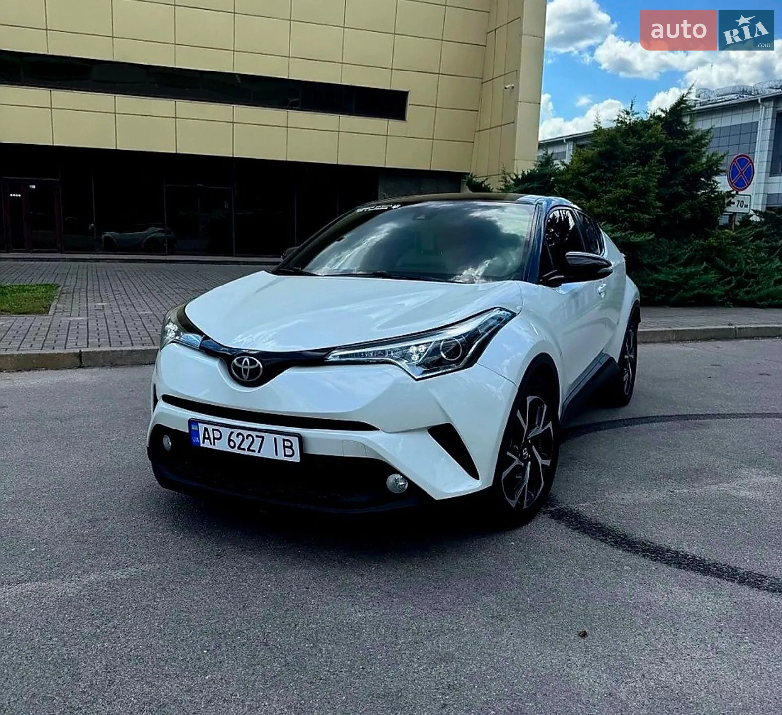 2017 Toyota C-HR - мініатюра 2
