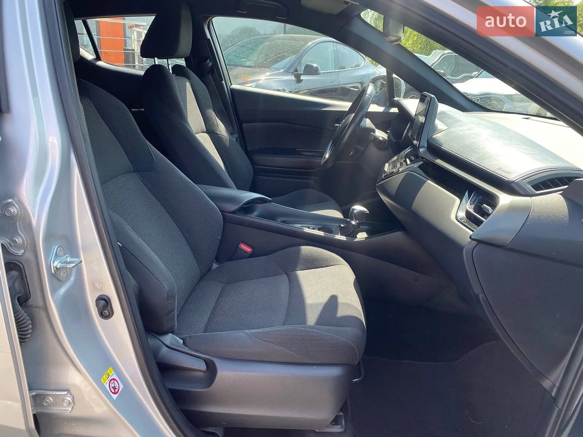 2019 Toyota C-HR - мініатюра 24