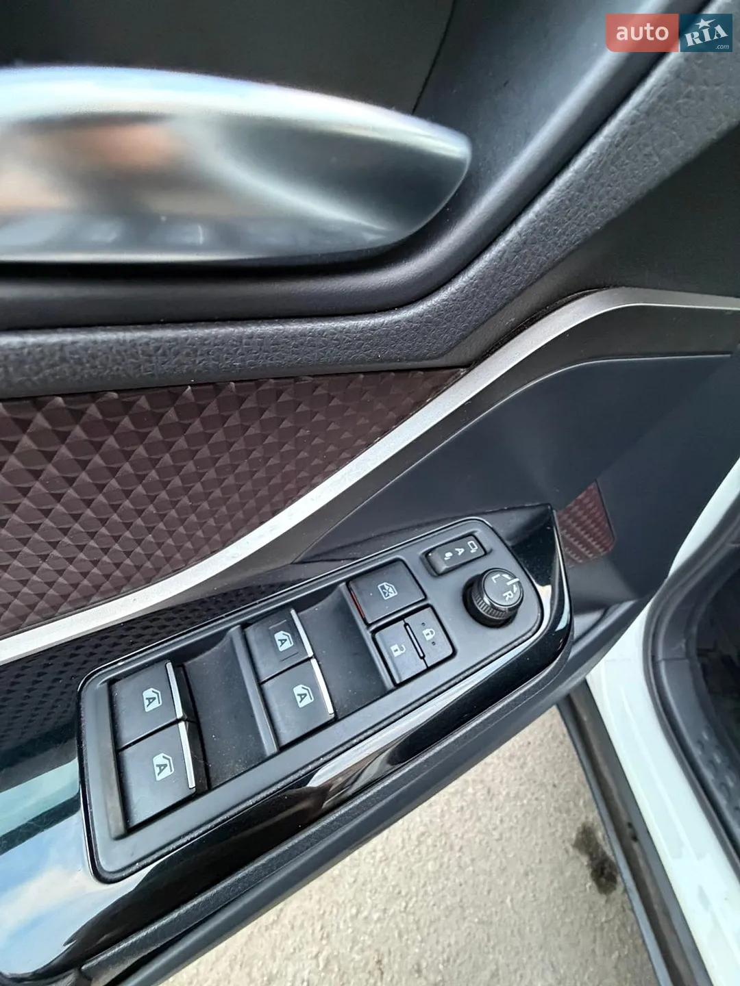 2016 Toyota C-HR - мініатюра 17