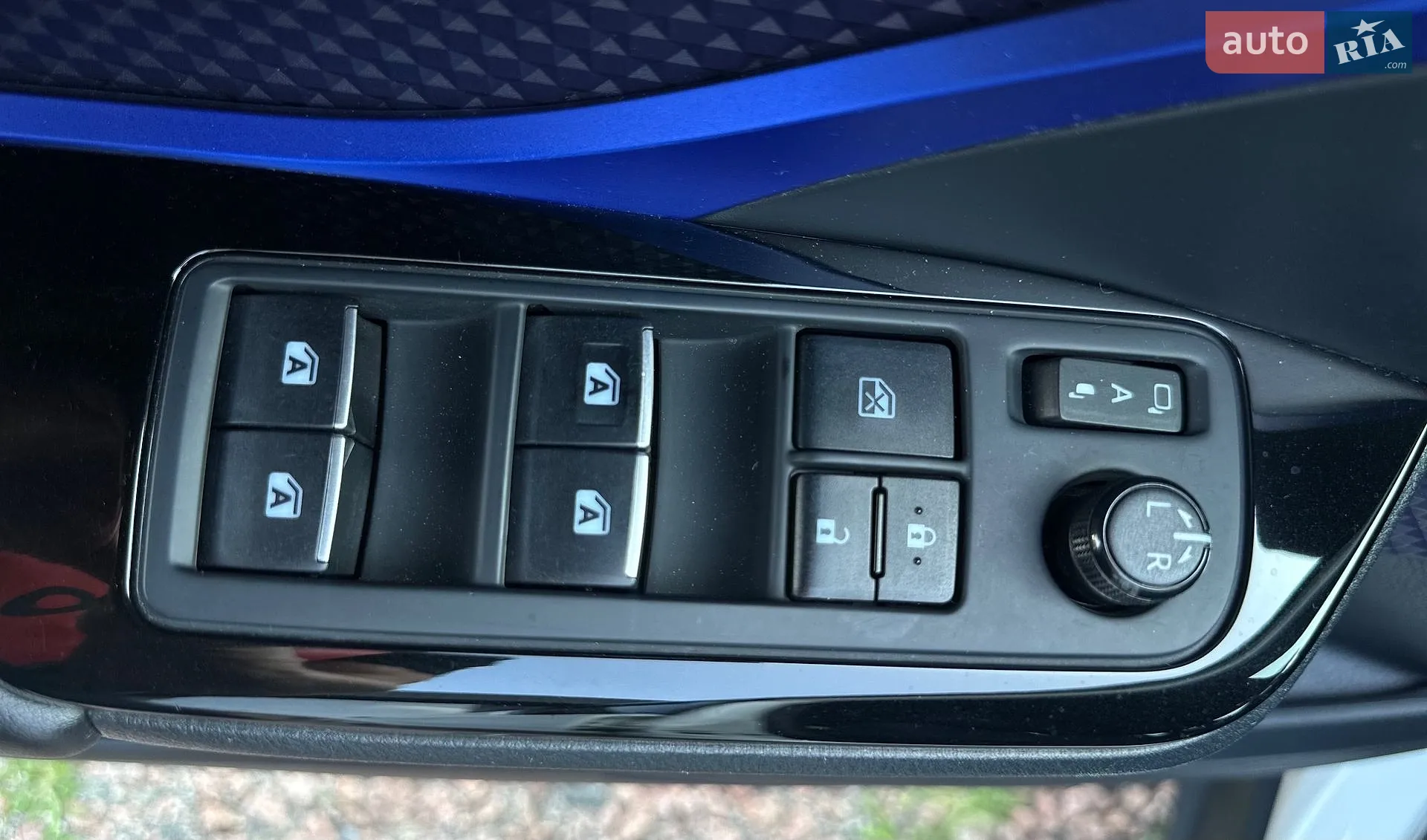 2017 Toyota C-HR - мініатюра 20
