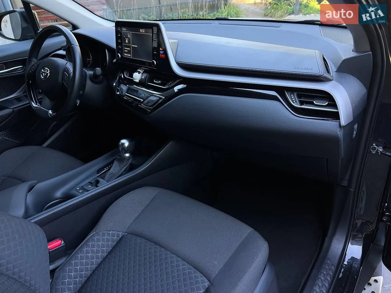 2020 Toyota C-HR - мініатюра 16