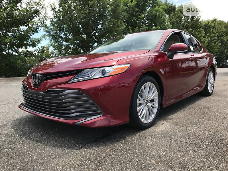 Седан Toyota Camry 2018 в Киеве