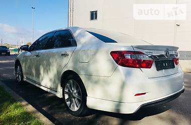 Седан Toyota Camry 2014 в Киеве