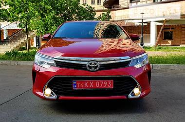 Седан Toyota Camry 2017 в Києві