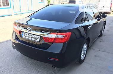 Седан Toyota Camry 2014 в Харкові