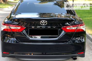 Седан Toyota Camry 2018 в Чернигове