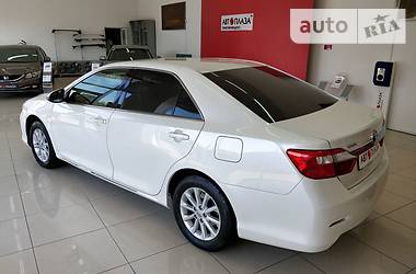 Седан Toyota Camry 2012 в Чернівцях