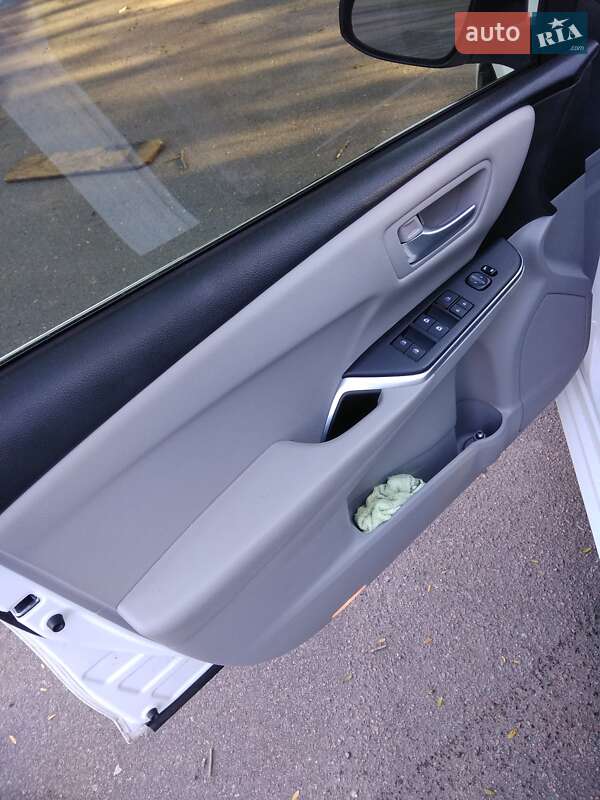 Седан Toyota Camry 2015 в Черкасах