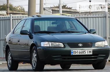 Седан Toyota Camry 2000 в Одессе