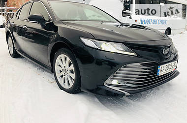 Седан Toyota Camry 2018 в Киеве