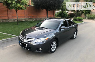 Седан Toyota Camry 2010 в Днепре