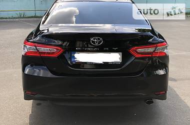 Седан Toyota Camry 2018 в Киеве