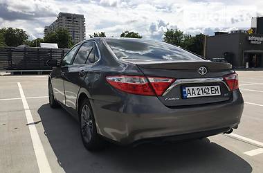 Седан Toyota Camry 2016 в Киеве