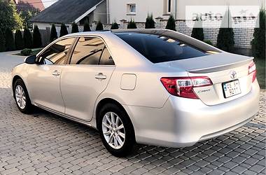 Седан Toyota Camry 2012 в Черновцах