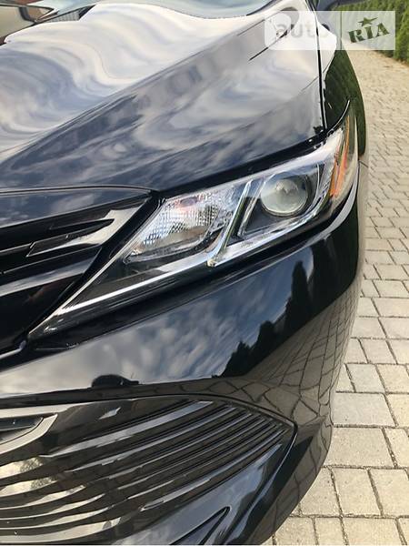Седан Toyota Camry 2018 в Львові