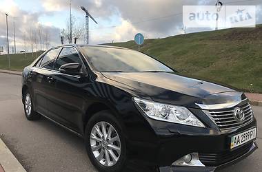 Седан Toyota Camry 2013 в Киеве