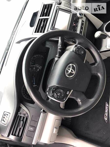 Седан Toyota Camry 2013 в Дніпрі