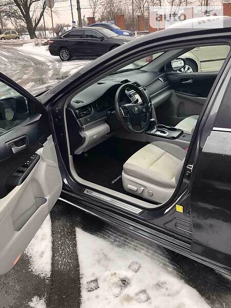 Седан Toyota Camry 2013 в Дніпрі