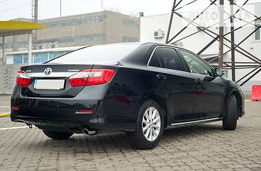 Седан Toyota Camry 2012 в Чернівцях