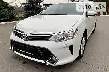 Седан Toyota Camry 2015 в Киеве