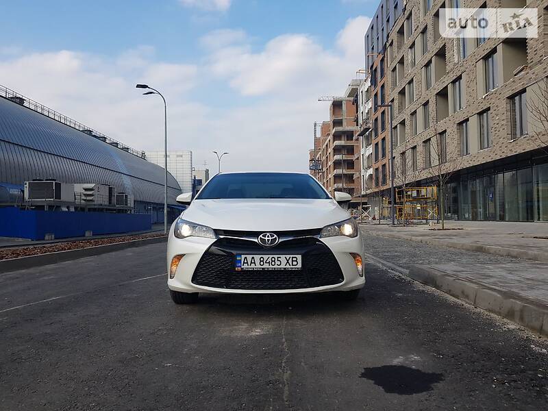 Седан Toyota Camry 2016 в Києві