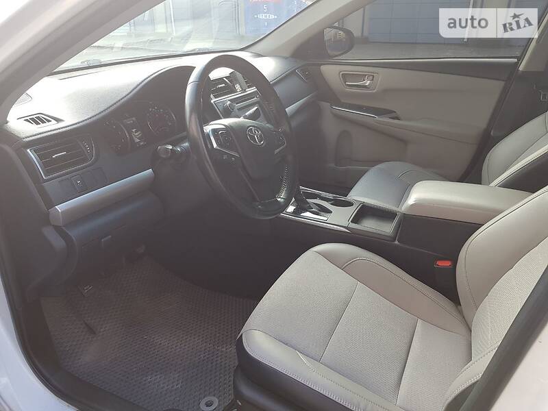 Седан Toyota Camry 2016 в Києві