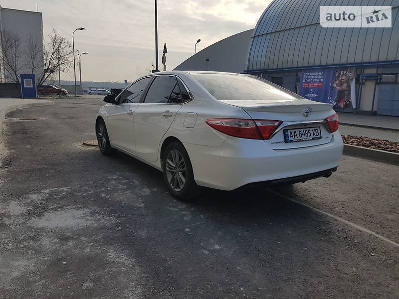 Седан Toyota Camry 2016 в Києві