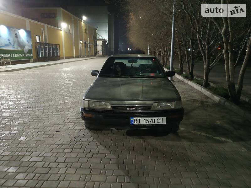 Седан Toyota Camry 1987 в Херсоні