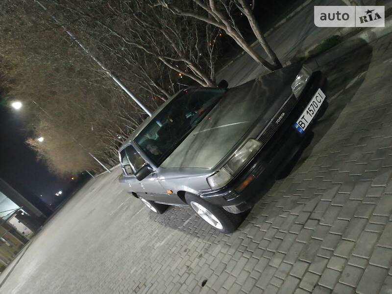 Седан Toyota Camry 1987 в Херсоні