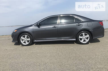 Седан Toyota Camry 2014 в 
