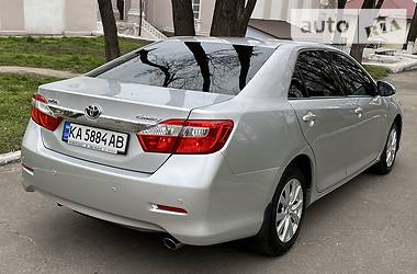 Седан Toyota Camry 2011 в Каменском