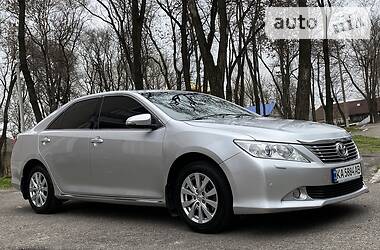 Седан Toyota Camry 2011 в Каменском